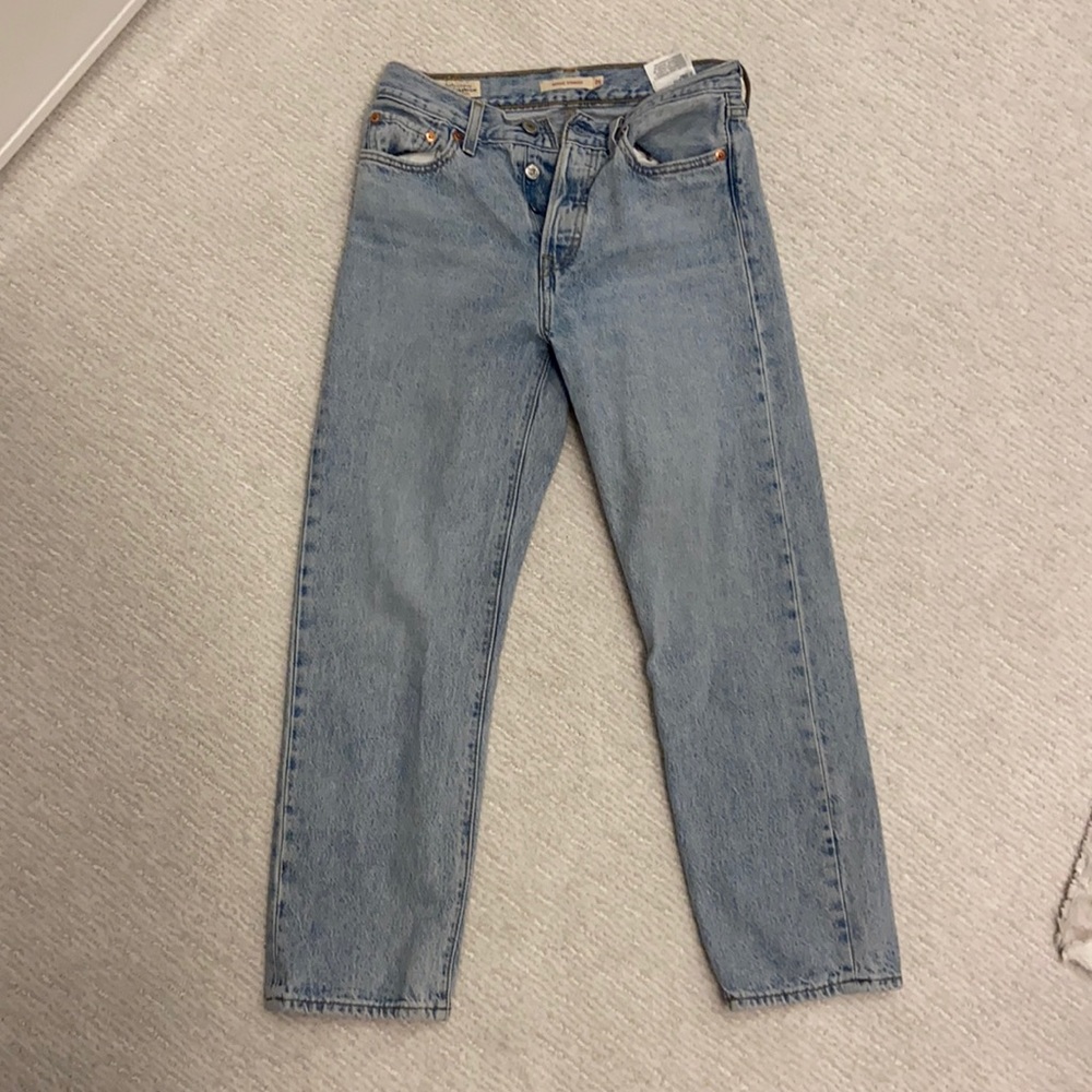 Levi’s wedgie straight light denim jeans